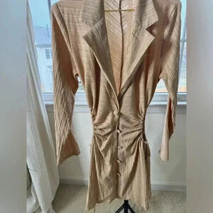 Women buttoned down tan dress with side cutouts
Size 8